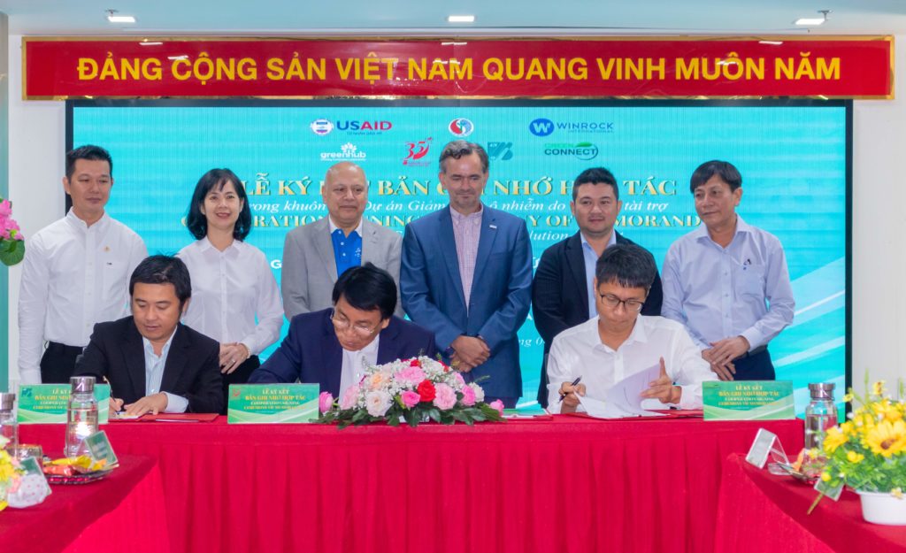 Trong khuôn khổ chương trình, Saigon Co.op đồng ký kết với 2 đối tác là công ty Cổ phần Văn hóa Tân Bình (ALTA Group), công ty Cổ phần Green Connect.